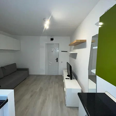 Small Studio Near The Metro Station Apartament