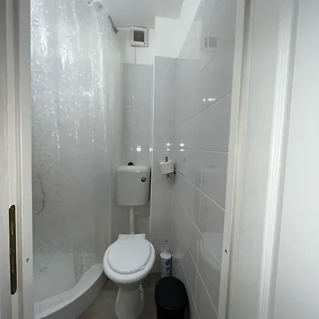 Small Studio Near The Metro Station Bukarest