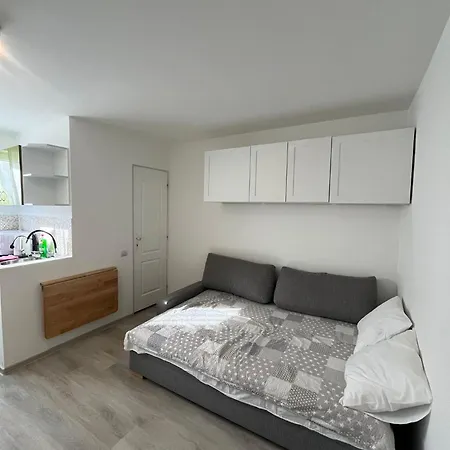Small Studio Near The Metro Station Appartamento Bucarest