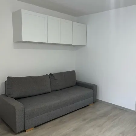 아파트 Small Studio Near The Metro Station
