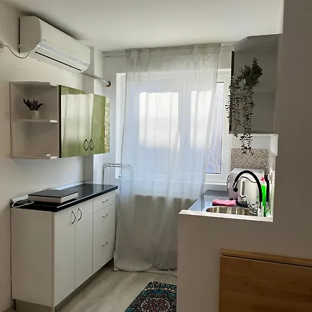 아파트 Small Studio Near The Metro Station *